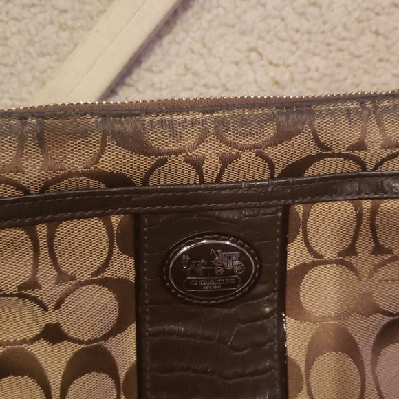 Coach crossbody bag. - Picture 2 of 5